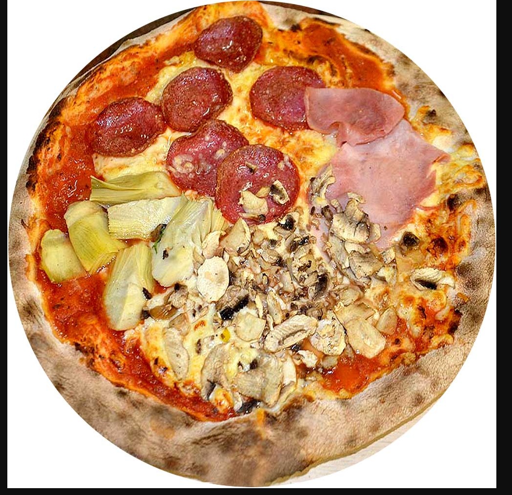 Capricciosa Pizza - Putenschinken, Salami, Champignons, Peperoni und Artischocken