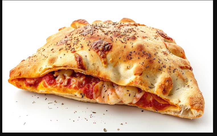 Calzone Pizza - Putenschinken, Salami, Champignons, Peperoni und Artischocken