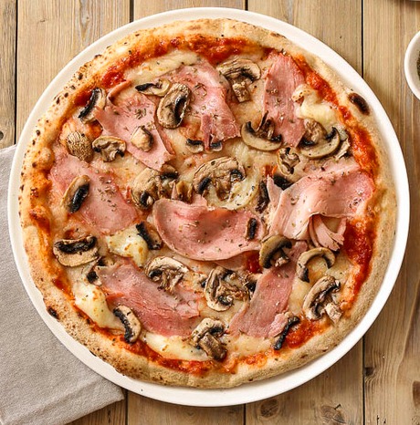 Regina Pizza - Putenschinken, Champignons und Peperoni